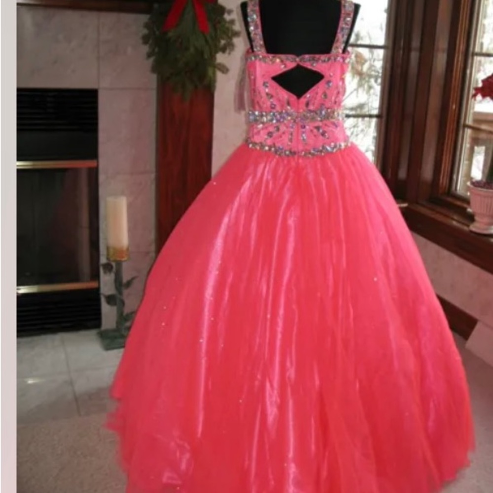 Beautiful Rachael Allen Little Angels Pageant Dress. - Picture 6 of 6